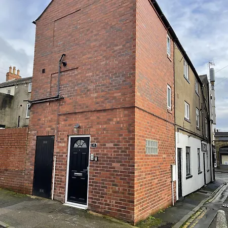Impeccable 2-bed In Apartment Scarborough