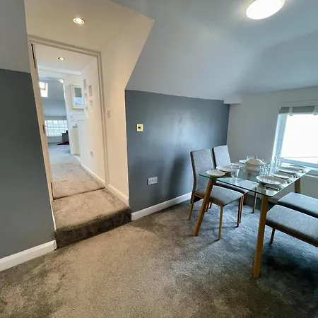 Apartment 2 Bed - Sleeps 4 - Wifi *