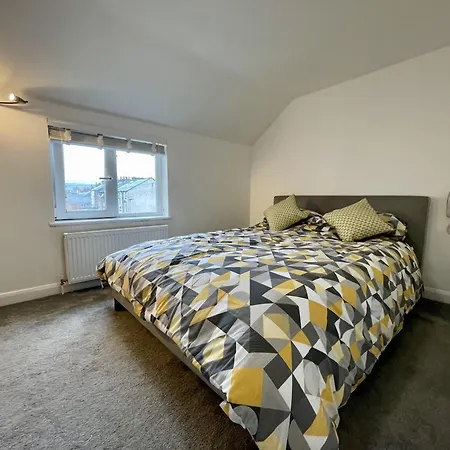 Impeccable 2-bed In Scarborough