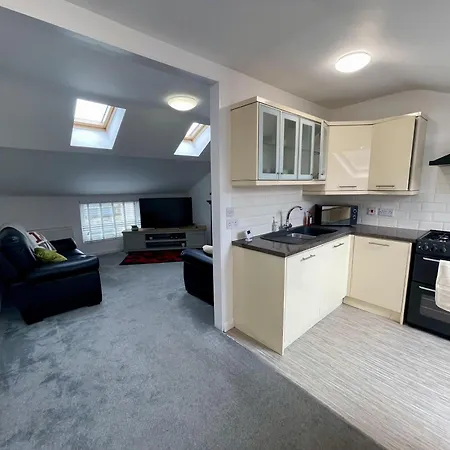 2 Bed - Sleeps 4 - Wifi
