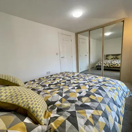 2 Bed - Sleeps 4 - Wifi